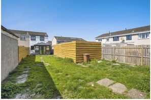 Exterior detail - 2-Bedroom Home with Parking and Garden (Edinburgh)