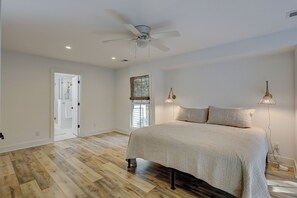 4 bedrooms, iron/ironing board, free WiFi, bed sheets