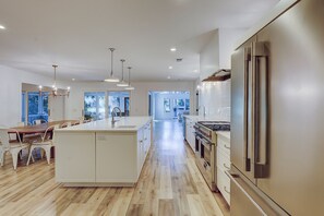 Fridge, microwave, oven, stovetop - Escape to Coastal Elegance at 259 Greenwood Drive (Hilton Head Island)