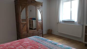 4 Schlafzimmer, Bügeleisen/Bügelbrett, Internetzugang, Bettwäsche