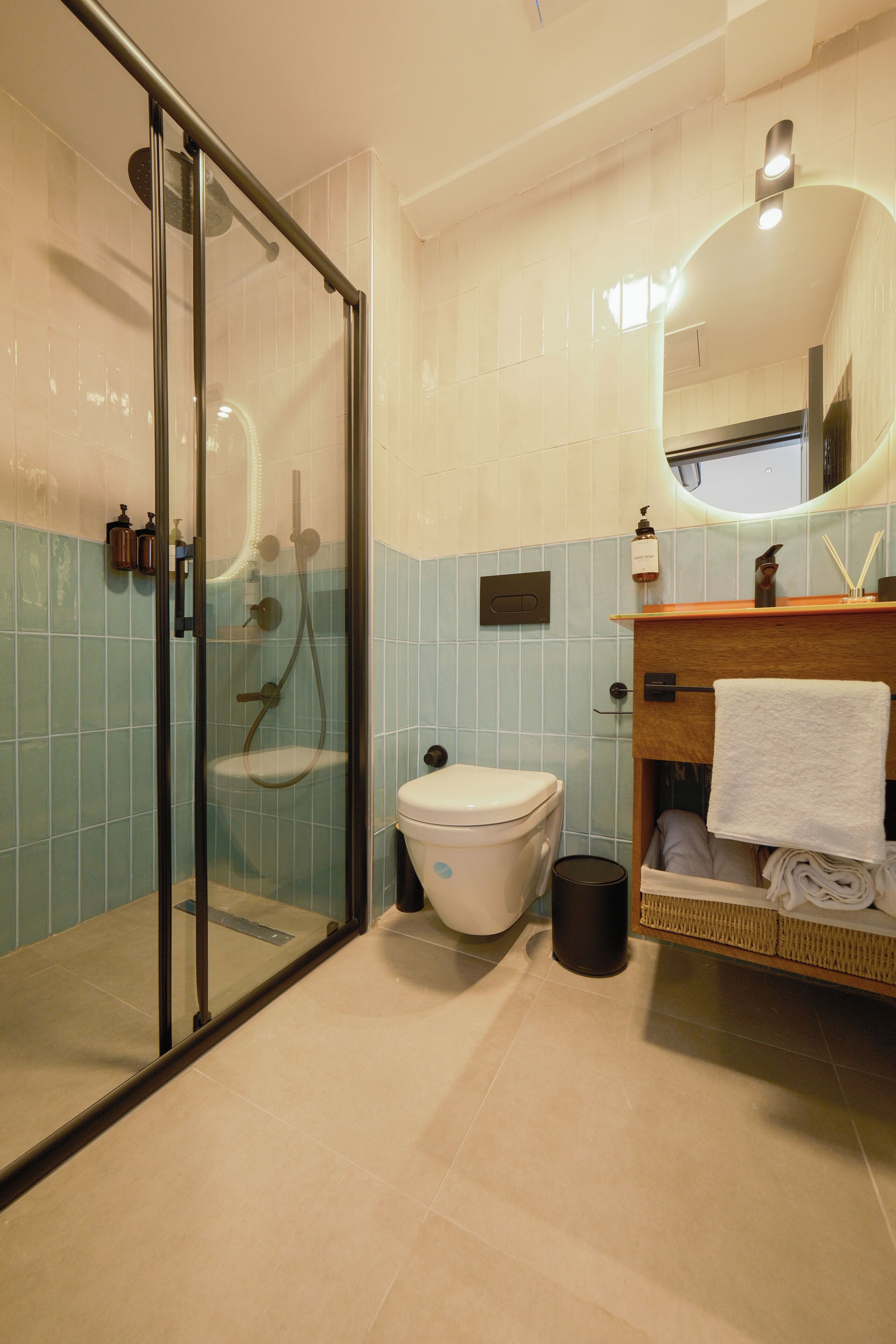 Standard Room, City View | Bathroom | Shower, eco-friendly toiletries, hair dryer, slippers