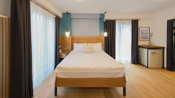 Deluxe Room, City View | In-room safe, desk, blackout drapes, soundproofing