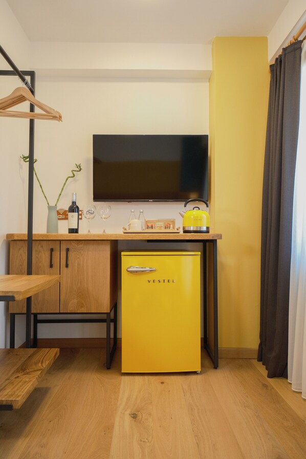 Comfort Room, City View | In-room safe, desk, blackout drapes, soundproofing