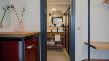 Comfort Room, City View | In-room safe, desk, blackout curtains, soundproofing