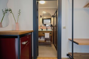 Comfort Room, City View | In-room safe, desk, blackout drapes, soundproofing