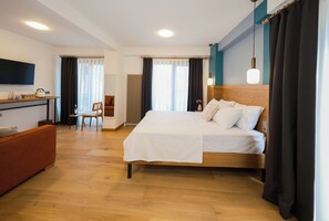 Deluxe Triple Room, City View | In-room safe, desk, blackout drapes, soundproofing