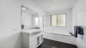 Douche, serviettes fournies