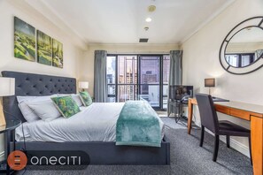 1 bedroom, iron/ironing board, WiFi, bed sheets - Queen Street City View Studio with AC, Pool n Gym (Auckland)