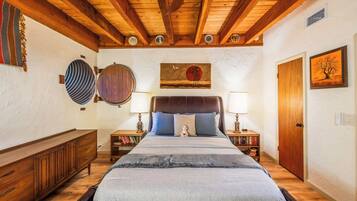 2 bedrooms, desk, iron/ironing board, WiFi