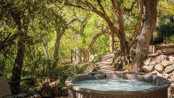 Tina de hidromasaje al aire libre