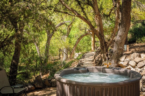 Outdoor spa tub
