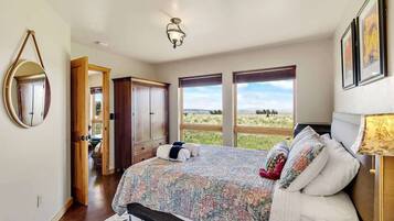 3 sovrum, skrivbord, strykjÀrn/strykbrÀda och resesÀng