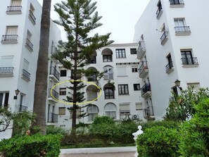Exterior - Apartment 100 meters from the ocean.   (San Luis de Sabinillas)