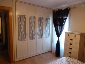Room - Apartment 100 meters from the ocean.   (San Luis de Sabinillas)