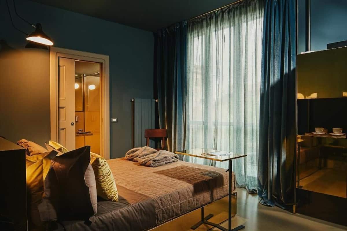 In-room safe, iron/ironing board, free WiFi, wheelchair access