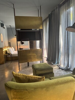 Deluxe Suite, Garden View | In-room safe, iron/ironing board, free WiFi, wheelchair access