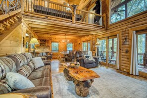 TV, fireplace - Rustic Retreat - view-pets-games-hot tub-fire pit (Mineral Bluff)