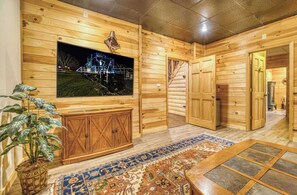 Interior - Rustic Retreat - view-pets-games-hot tub-fire pit (Mineral Bluff)