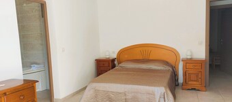 T3, in house 3 min from the beach, 5mn from the village on foot, very quiet.