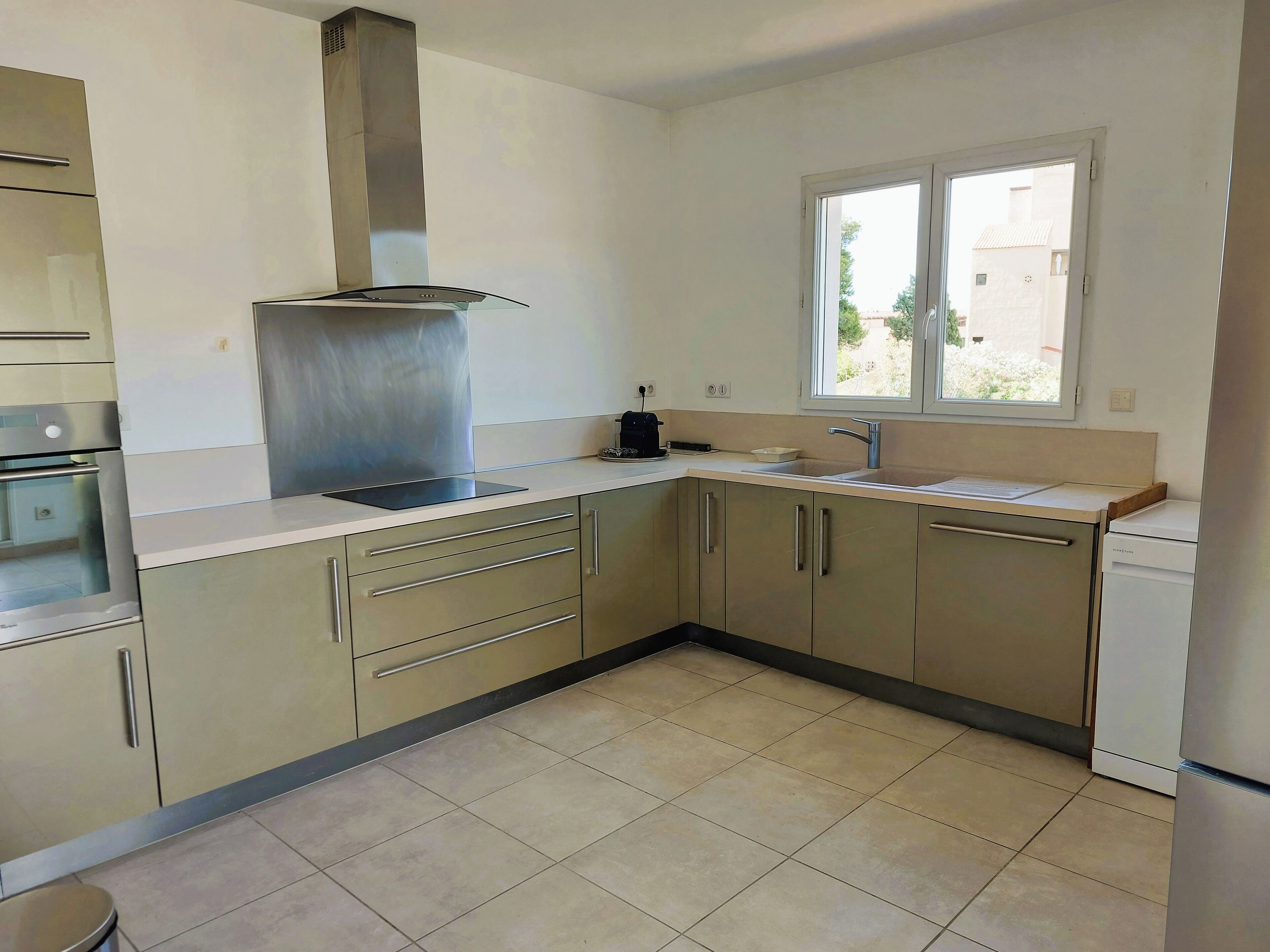 Micro-ondes, four, plaque de cuisson, lave-vaisselle