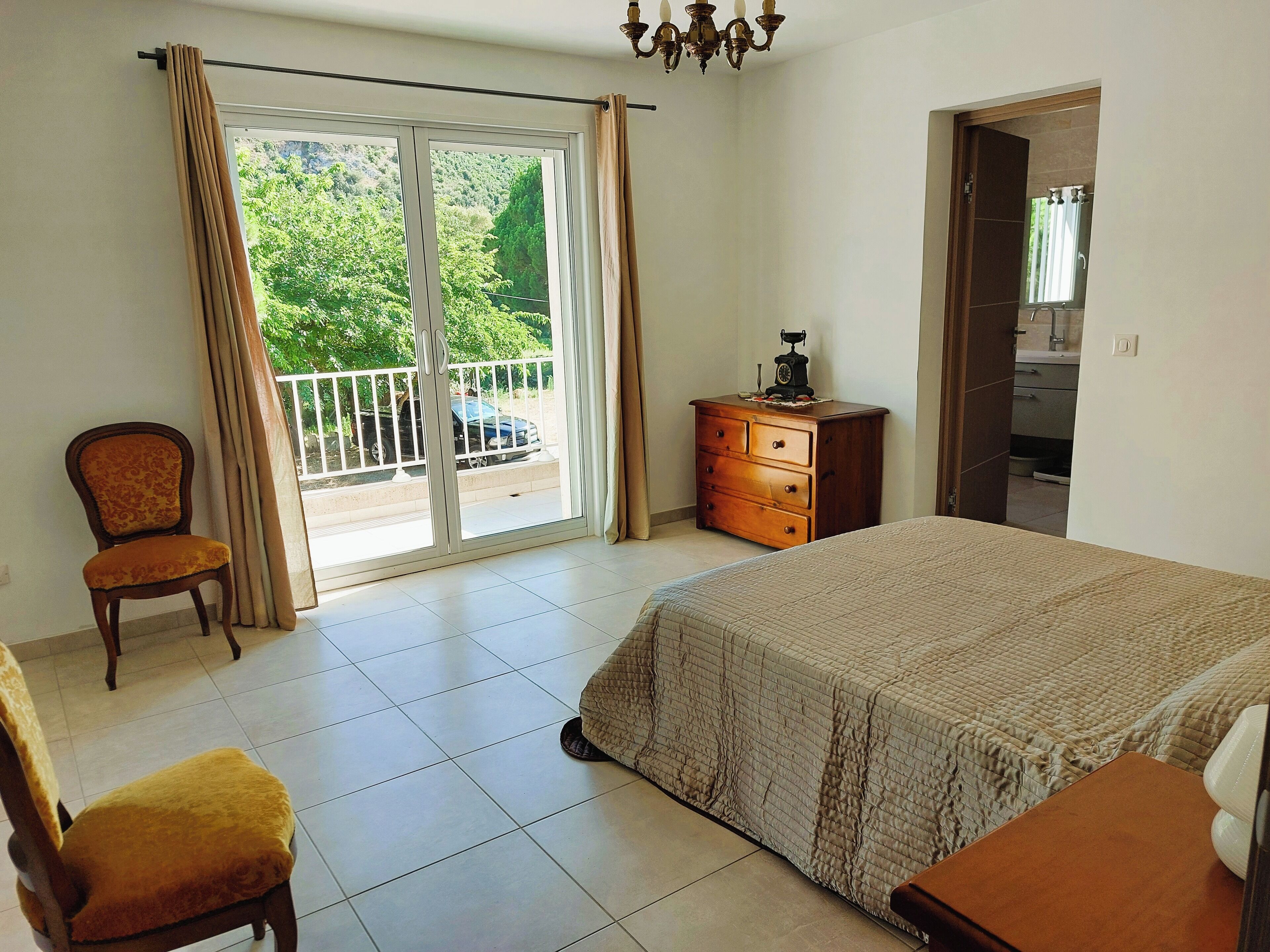 2 chambres, fer et planche à repasser, accès Internet, draps fournis