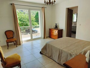 2 chambres, fer et planche Ă repasser, accĂšs Internet, draps fournis