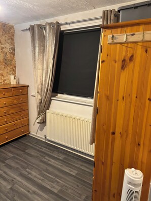 Interior - 1single, 1double and 1king size rooms Female, Family and couple-close on foot  (Manchester)