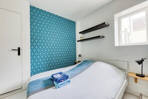 Iron/ironing board, WiFi, bed sheets