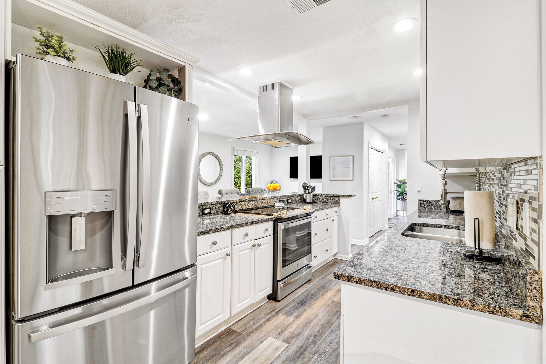 ثلاجة، ميكروويف، فرن، موقد طهي مسطح