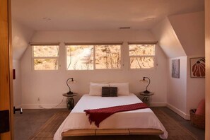 2 slaapkamers, een strijkplank/strijkijzer, wifi, beddengoed