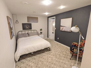 5 bedrooms, iron/ironing board, free WiFi, bed sheets