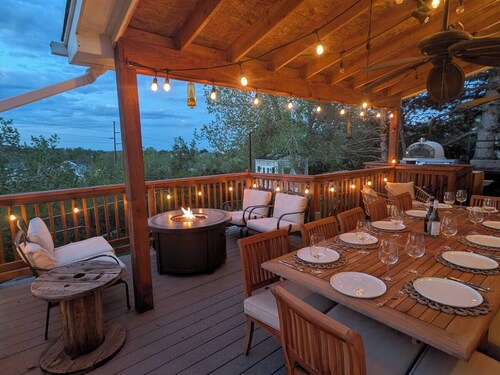 Spacious Luxury 5-bedroom house in Lakewood, CO with hot tub, fireplace & more!