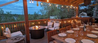 Spacious Luxury 5-bedroom house in Lakewood, CO with hot tub, fireplace & more!