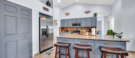 House (3 Bedrooms) | Interior