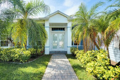 Swim & Golf: Family Home 2 Mi to Clover Park!