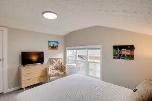 House (2 Bedrooms) | Interior - Walk to Wku, Bars & Dining! Updated Duplex Home (Bowling Green)