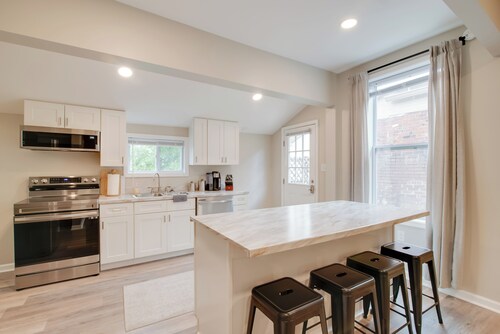 Walk to Wku, Bars & Dining! Updated Duplex Home