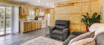 Cottage Close to Caves & Trails in Hocking Hills!