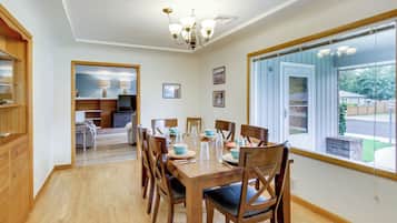 House (3 Bedrooms) | Interior