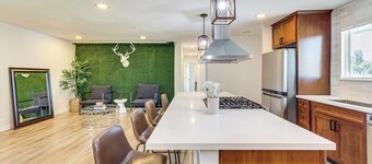 Modern Gem w/ Outdoor Oasis: 5 Mi to Lake Jennings