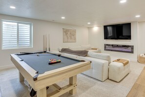 Interior - Pool Table & Putting Green! Scenic Ogden Escape (Ogden)