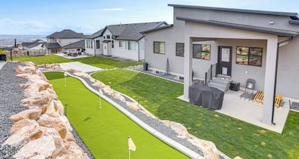 Pool Table & Putting Green! Scenic Ogden Escape