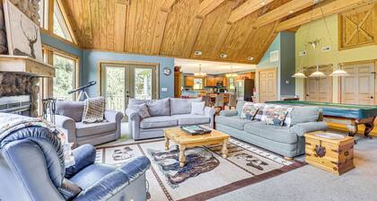 23 Mi to Mohican SP: Group-ready Lodge w/ Hot Tub