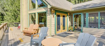 23 Mi to Mohican SP: Group-ready Lodge w/ Hot Tub