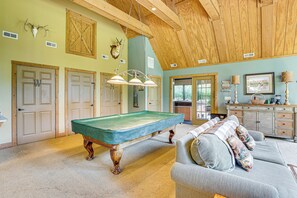 Interior - 23 Mi to Mohican SP: Group-ready Lodge w/ Hot Tub (Brinkhaven)