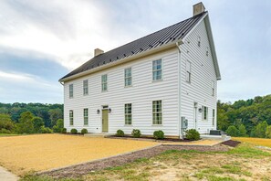 House (3 Bedrooms) | Interior - Updated Farmhouse < 2 Mi to Historic Middletown! (Middletown)