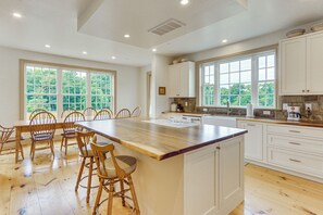 House (3 Bedrooms) | Interior - Updated Farmhouse < 2 Mi to Historic Middletown! (Middletown)