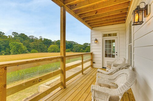 Updated Farmhouse < 2 Mi to Historic Middletown!