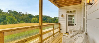 Updated Farmhouse < 2 Mi to Historic Middletown!