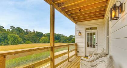 Updated Farmhouse < 2 Mi to Historic Middletown!